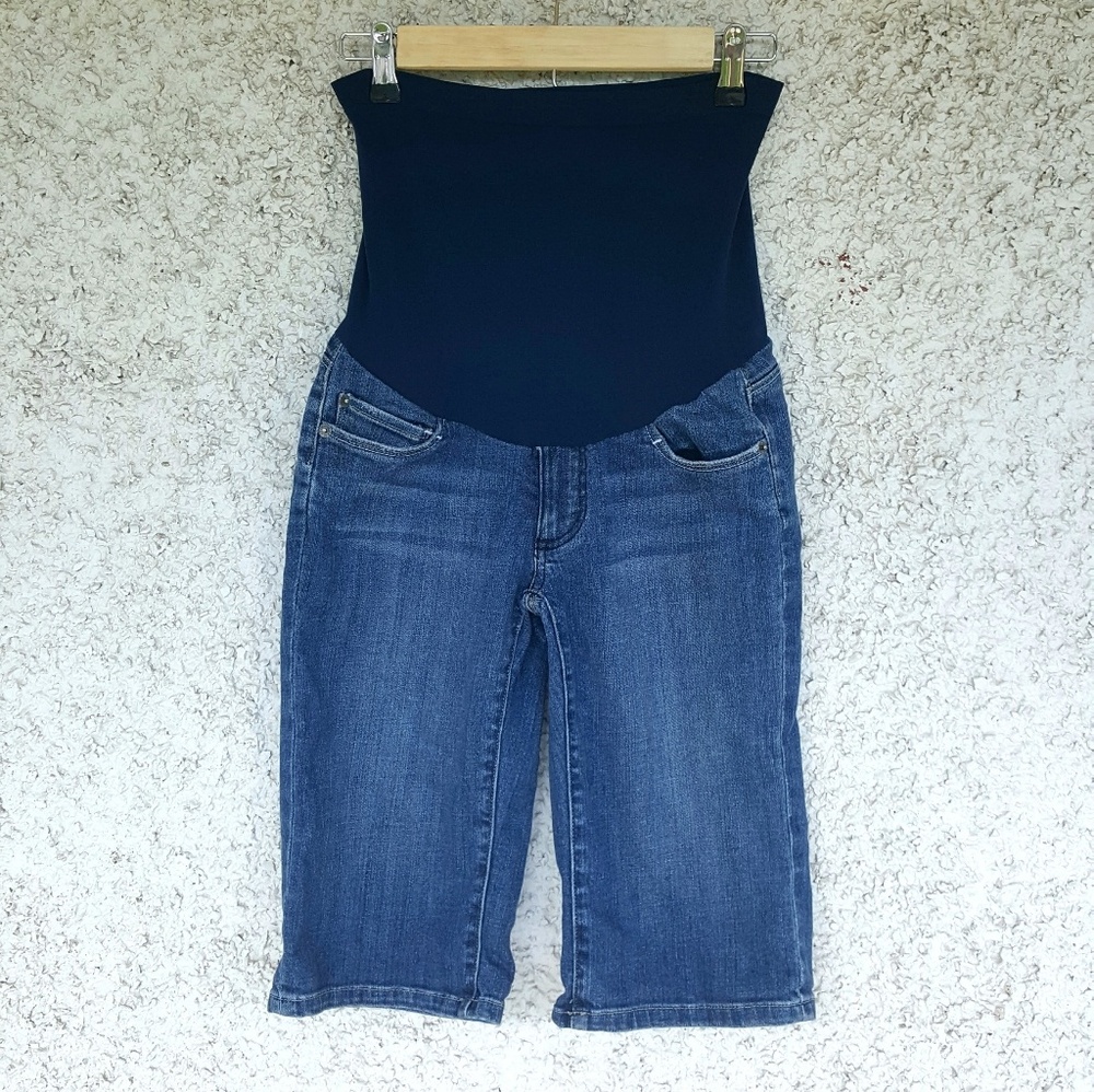 A Pea in a Pod Bermuda secret fit waist shorts